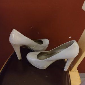 By Guess Cream Heels